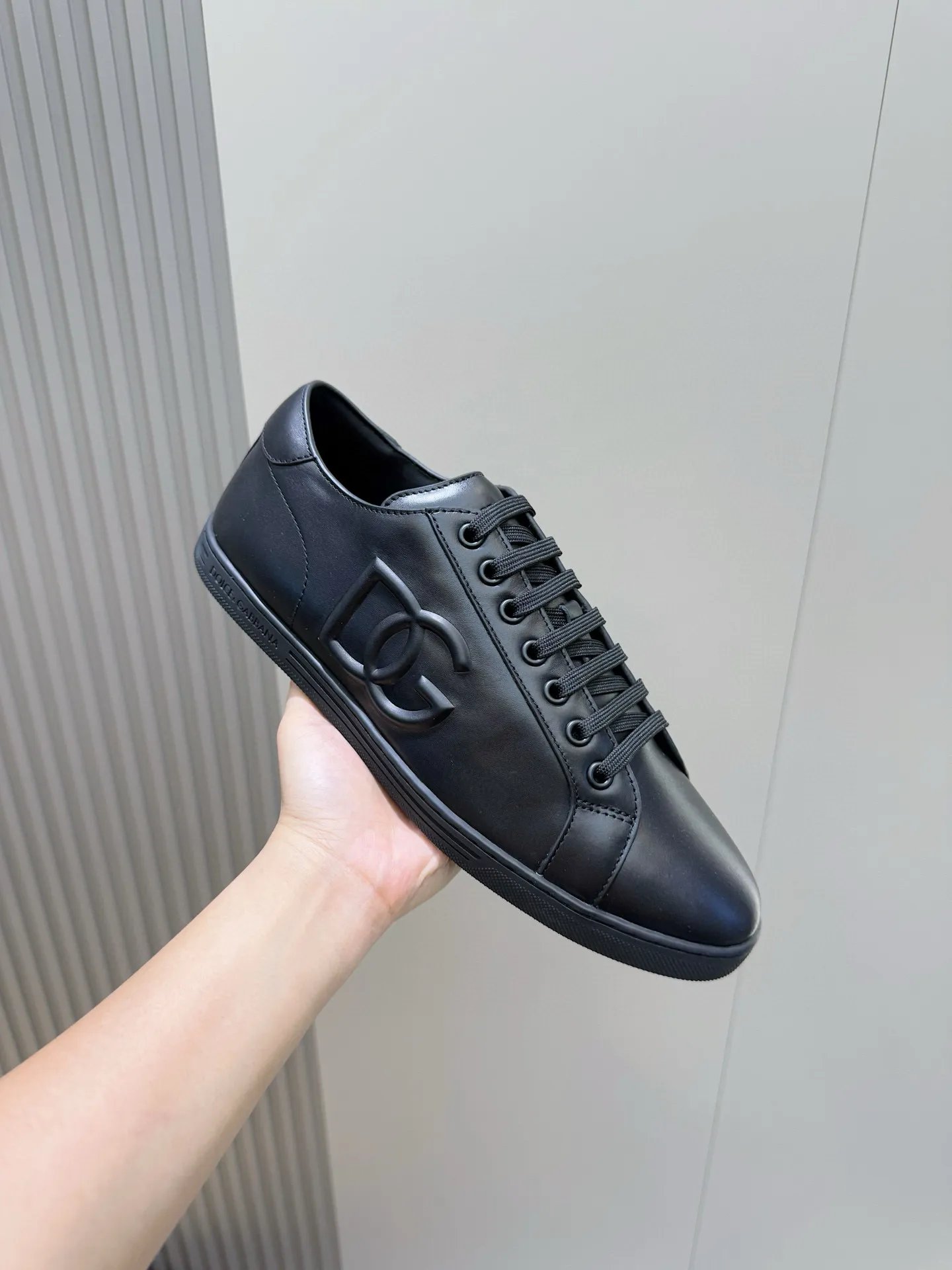 Men's Men's Shoes💰400 [New Style]🐏🐏DG men's calfskin sneakers Portofino Yacht shoes, simple and versatile design, unique saddle leather soles. The Dolce &G logo rear wing is the icing on the cake. Imported cowhide + rubber outsole Size: 39-44 (customized at 38.45)